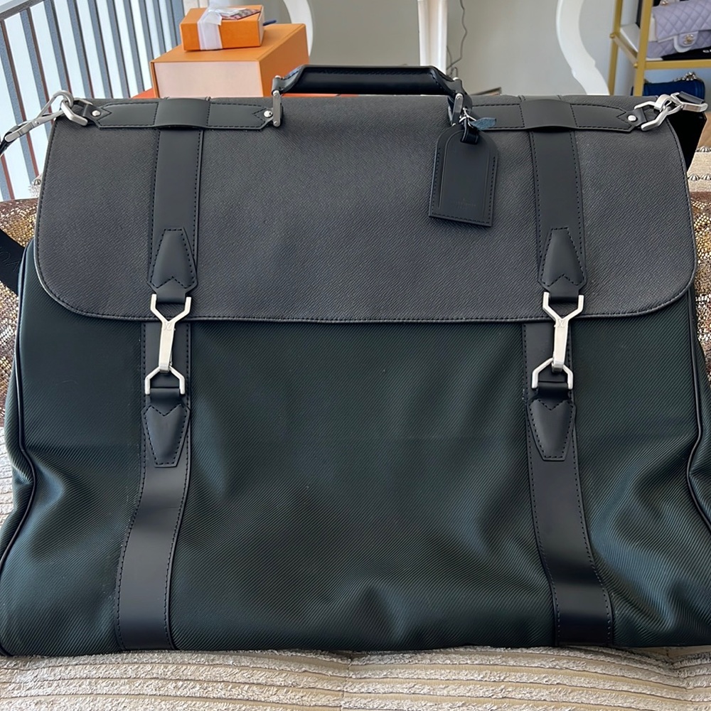 Louis Vuitton Taiga Gibeciere Garment Bag 💼